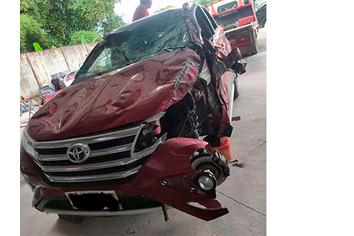 Vehículo dañado antes de reparación